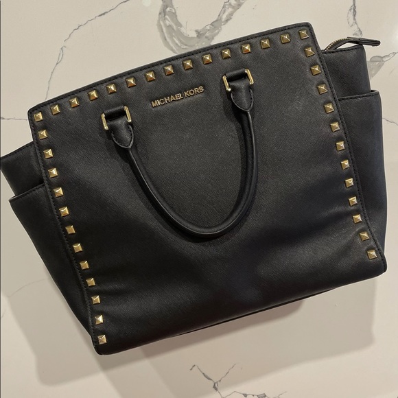 Black Michael Kors Handbag - Picture 1 of 9